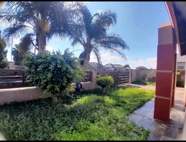 3 BEDROOM HOUSE FOR SALE IN ROSSLYN